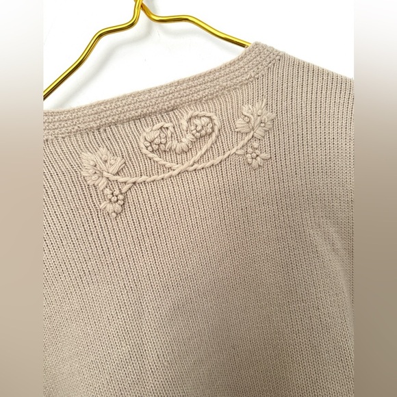 Vintage Classic Elements Beige Tan Floral Embroidered Soft Knit Cardigan Medium - Picture 4 of 7